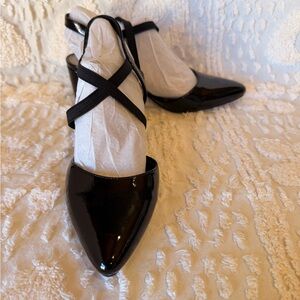 Life Stride Black Patent Pointed Toe Crisscross Flats #516